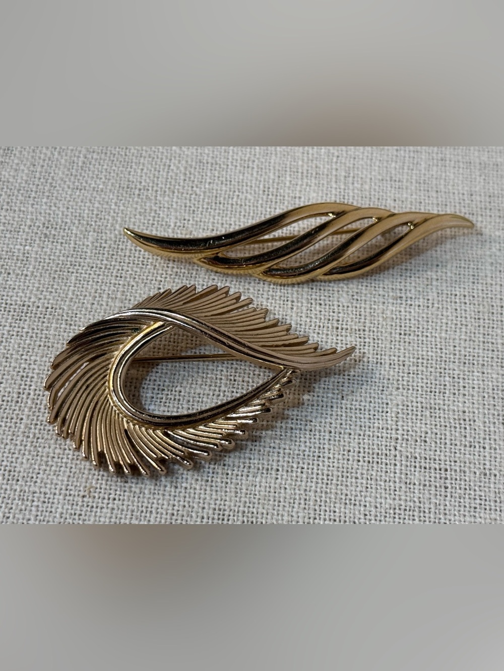 Set of 2 Vintage Signed TRIFARI Crown Gold Tone Feather and Swirl Pin Brooch